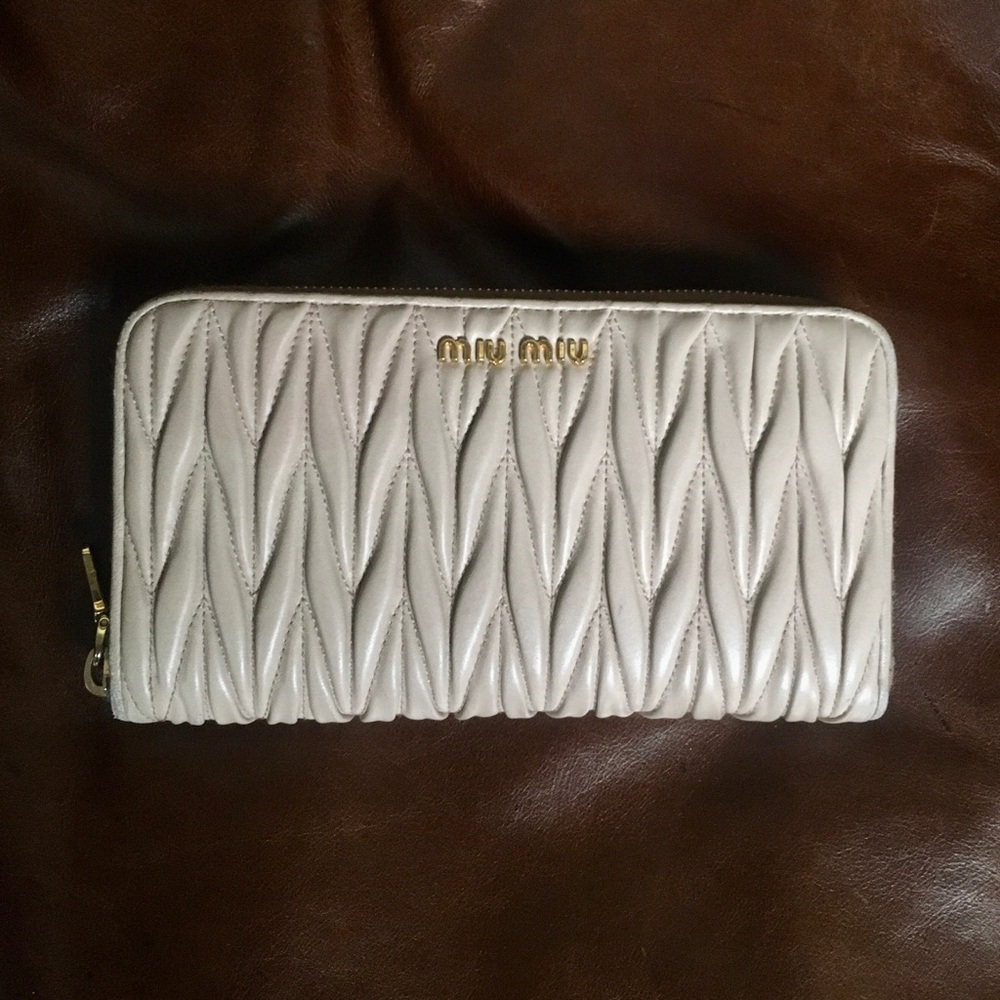Miu Miu Matalassé Wallet Lrg Zip Around